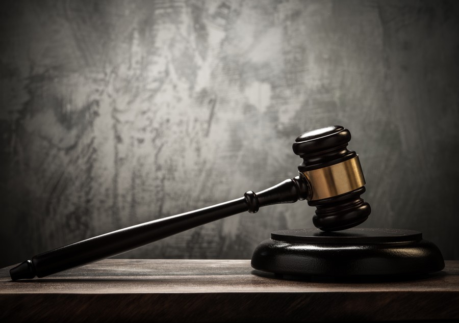 深圳律師咨詢網視角：勇救落水老人的英雄之路——羅文的永恒豐碑